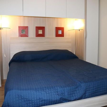 Enticing Holiday Home In Lazise With Swimming Pool ภายนอก รูปภาพ