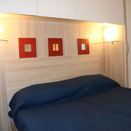 Enticing Holiday Home In Lazise With Swimming Pool ภายนอก รูปภาพ