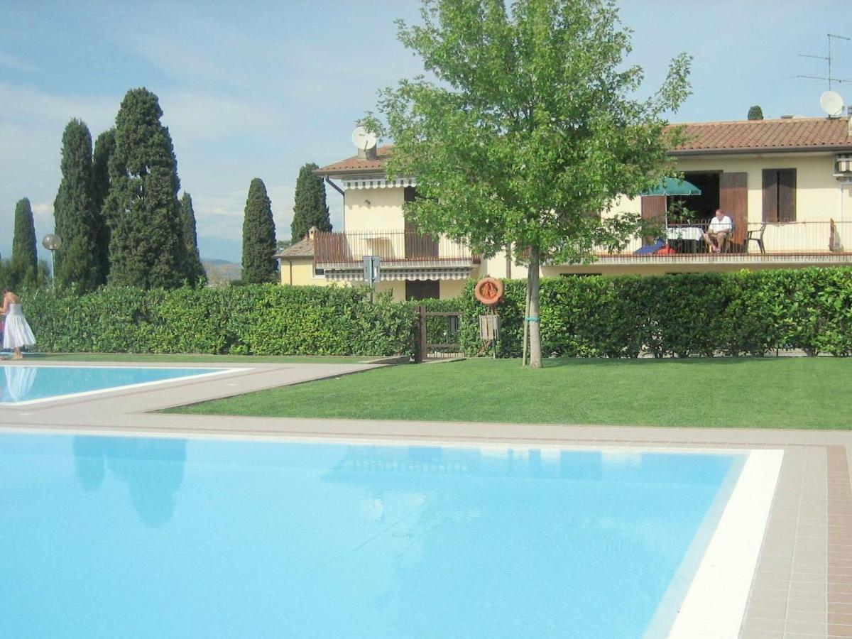 Enticing Holiday Home In Lazise With Swimming Pool ภายนอก รูปภาพ