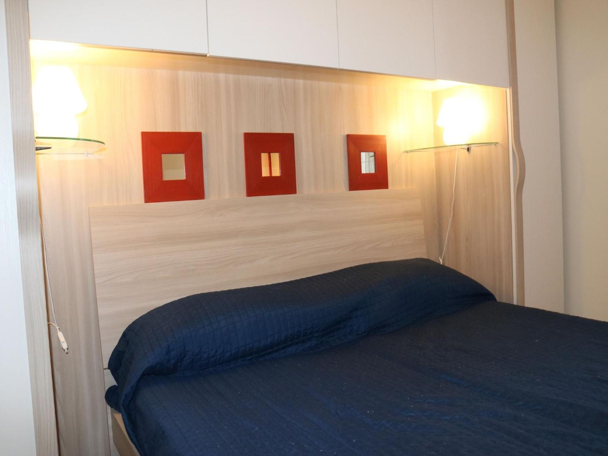Enticing Holiday Home In Lazise With Swimming Pool ภายนอก รูปภาพ