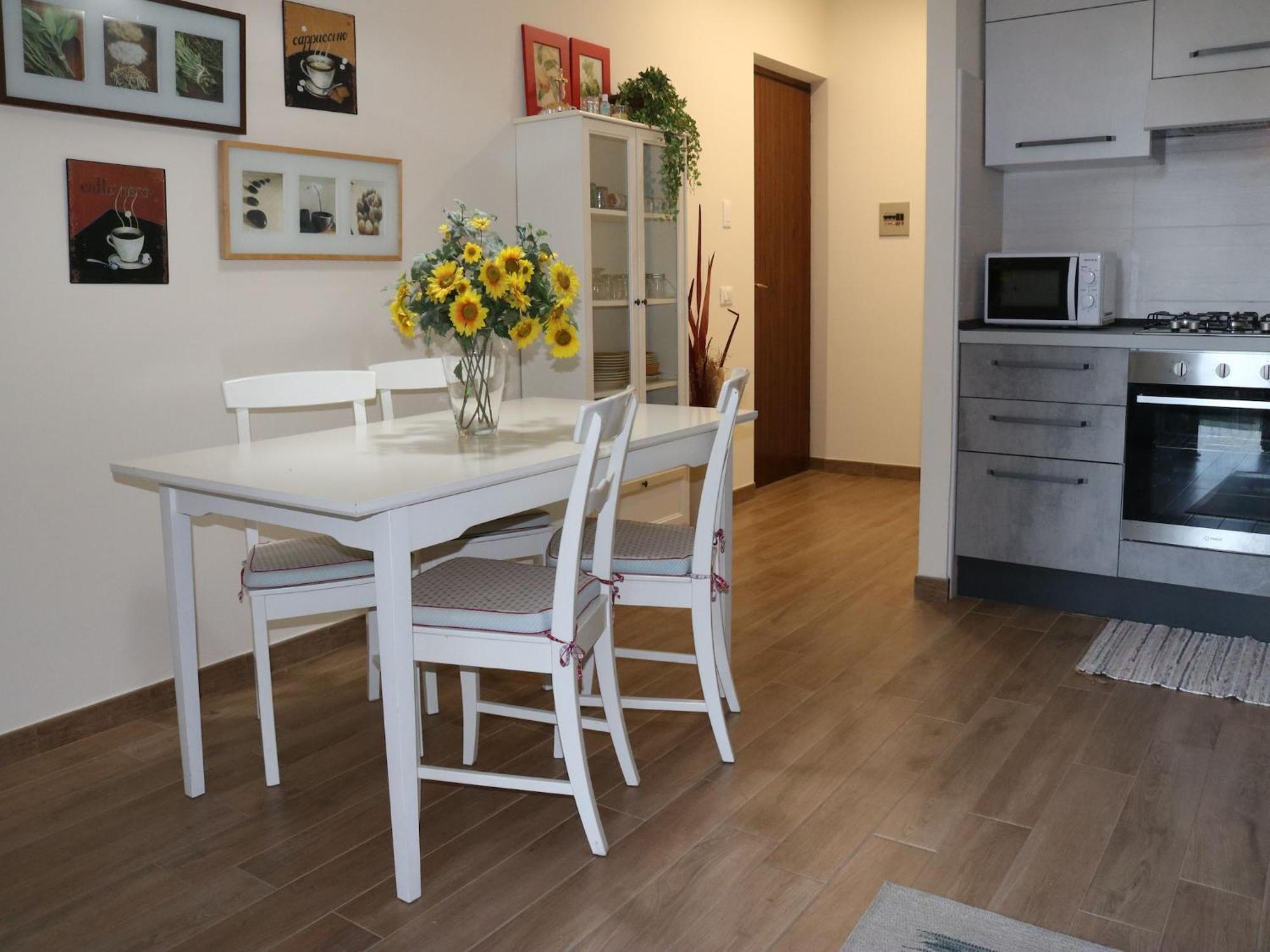 Enticing Holiday Home In Lazise With Swimming Pool ภายนอก รูปภาพ