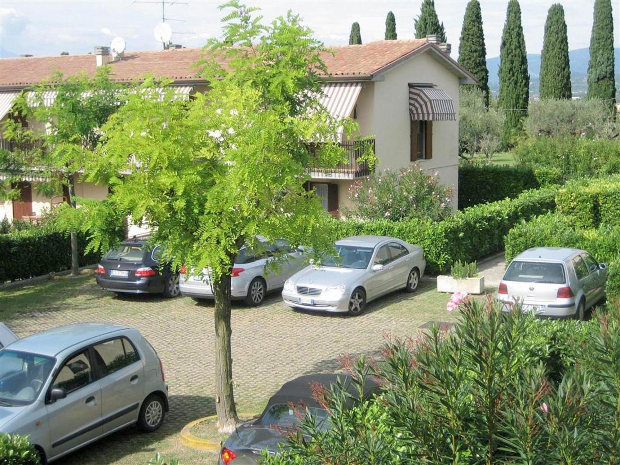 Enticing Holiday Home In Lazise With Swimming Pool ภายนอก รูปภาพ