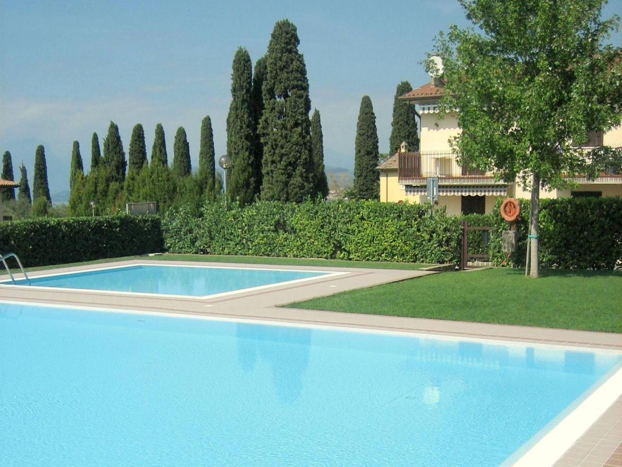 Enticing Holiday Home In Lazise With Swimming Pool ภายนอก รูปภาพ