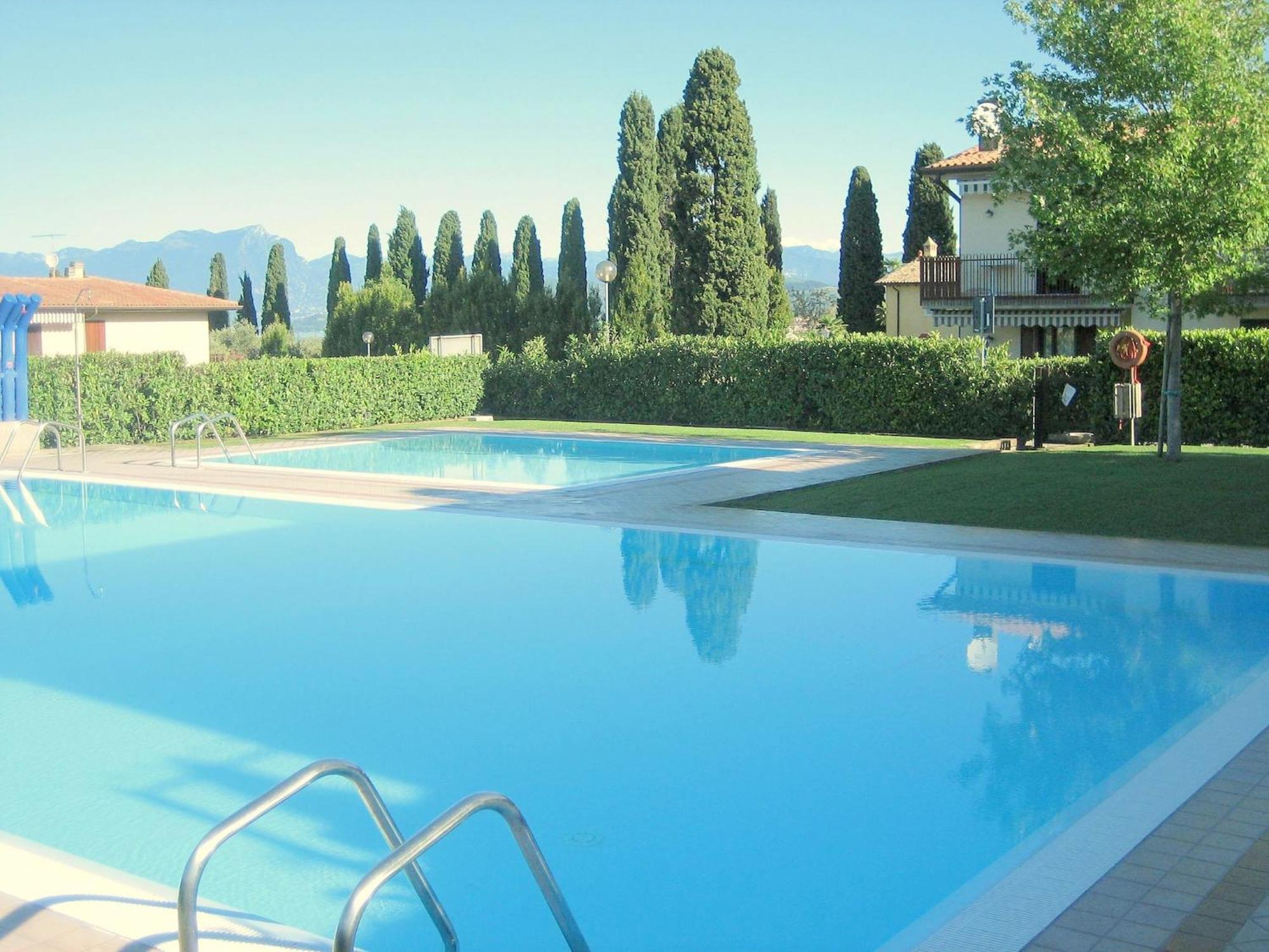 Enticing Holiday Home In Lazise With Swimming Pool ภายนอก รูปภาพ