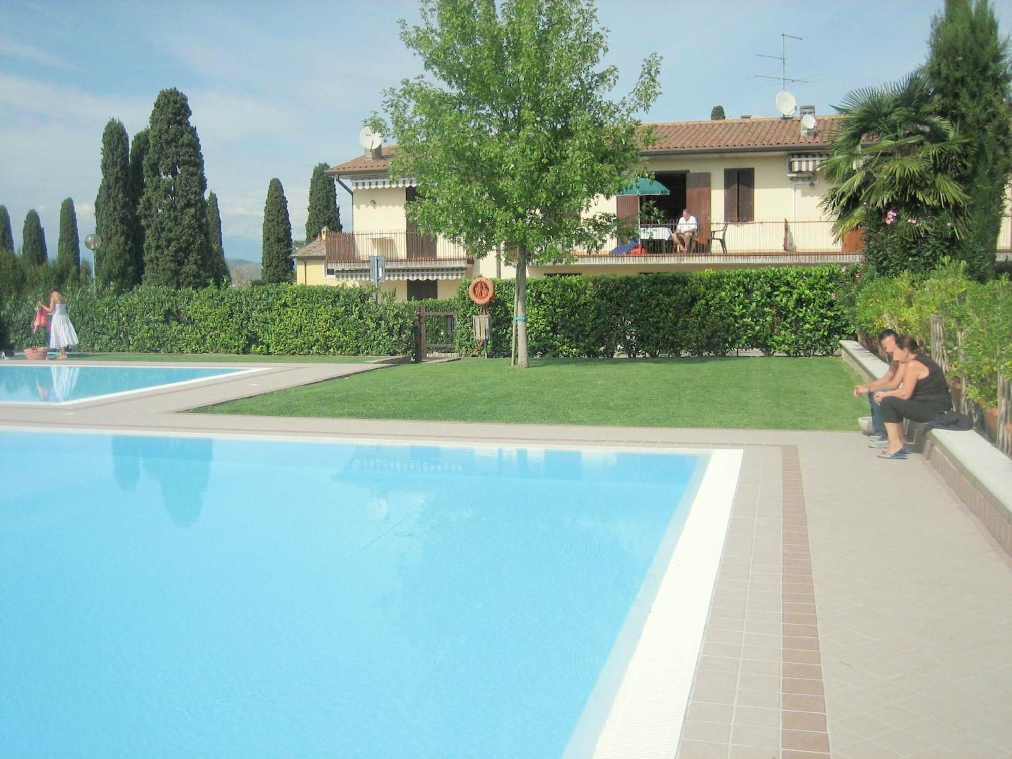 Enticing Holiday Home In Lazise With Swimming Pool ภายนอก รูปภาพ