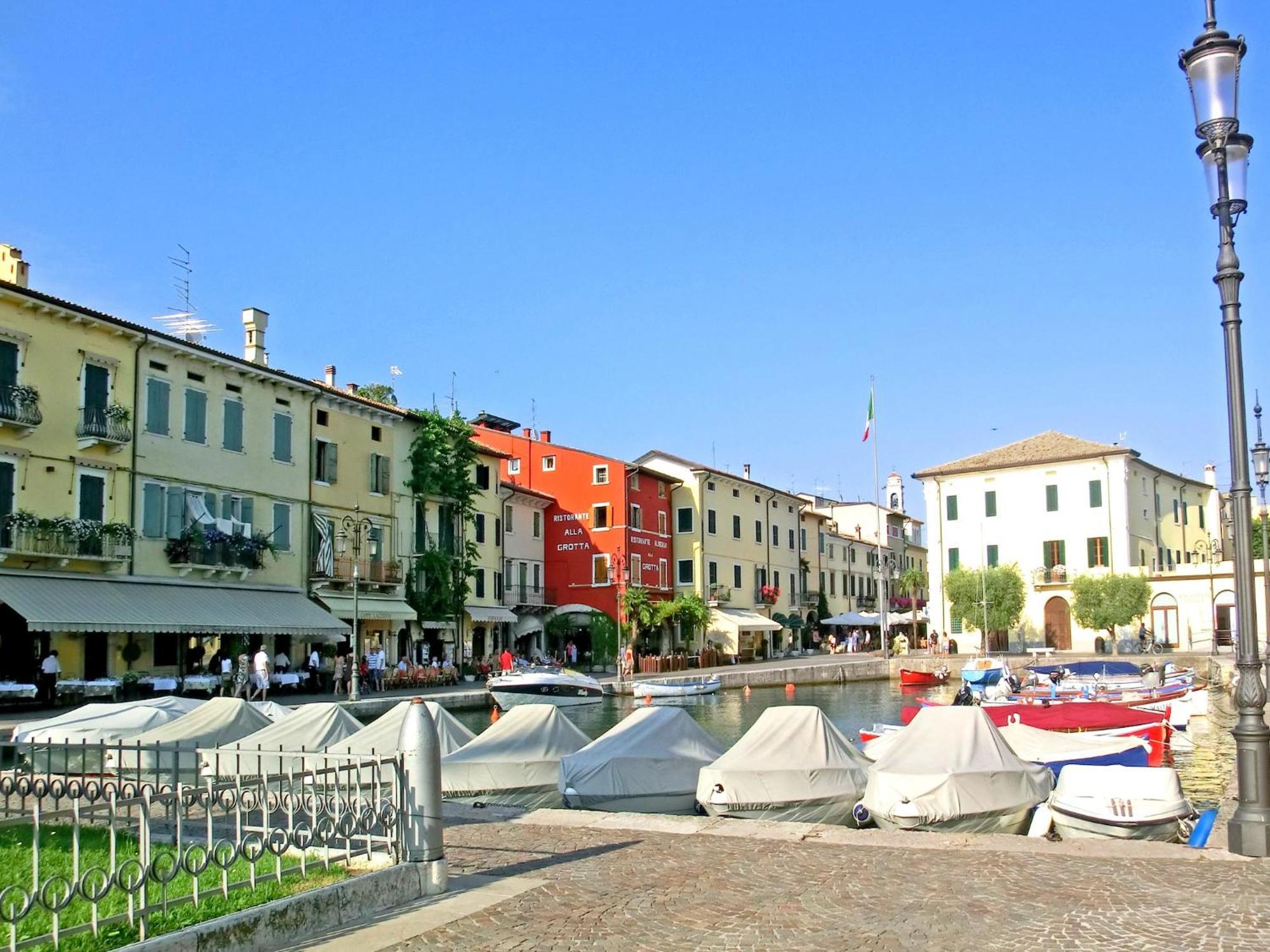 Enticing Holiday Home In Lazise With Swimming Pool ภายนอก รูปภาพ