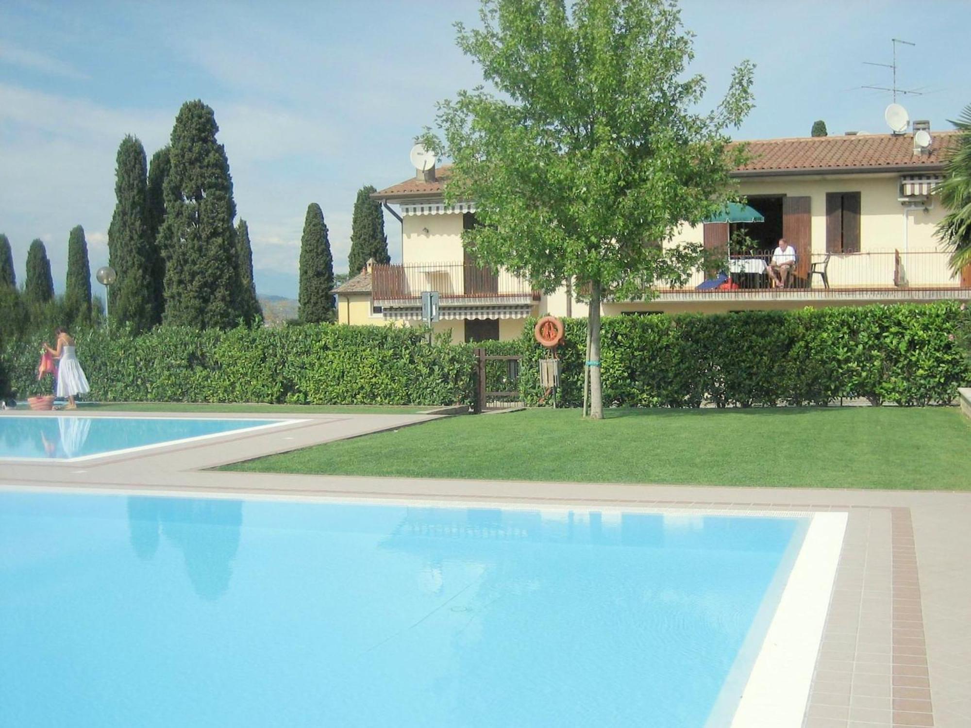 Enticing Holiday Home In Lazise With Swimming Pool ภายนอก รูปภาพ