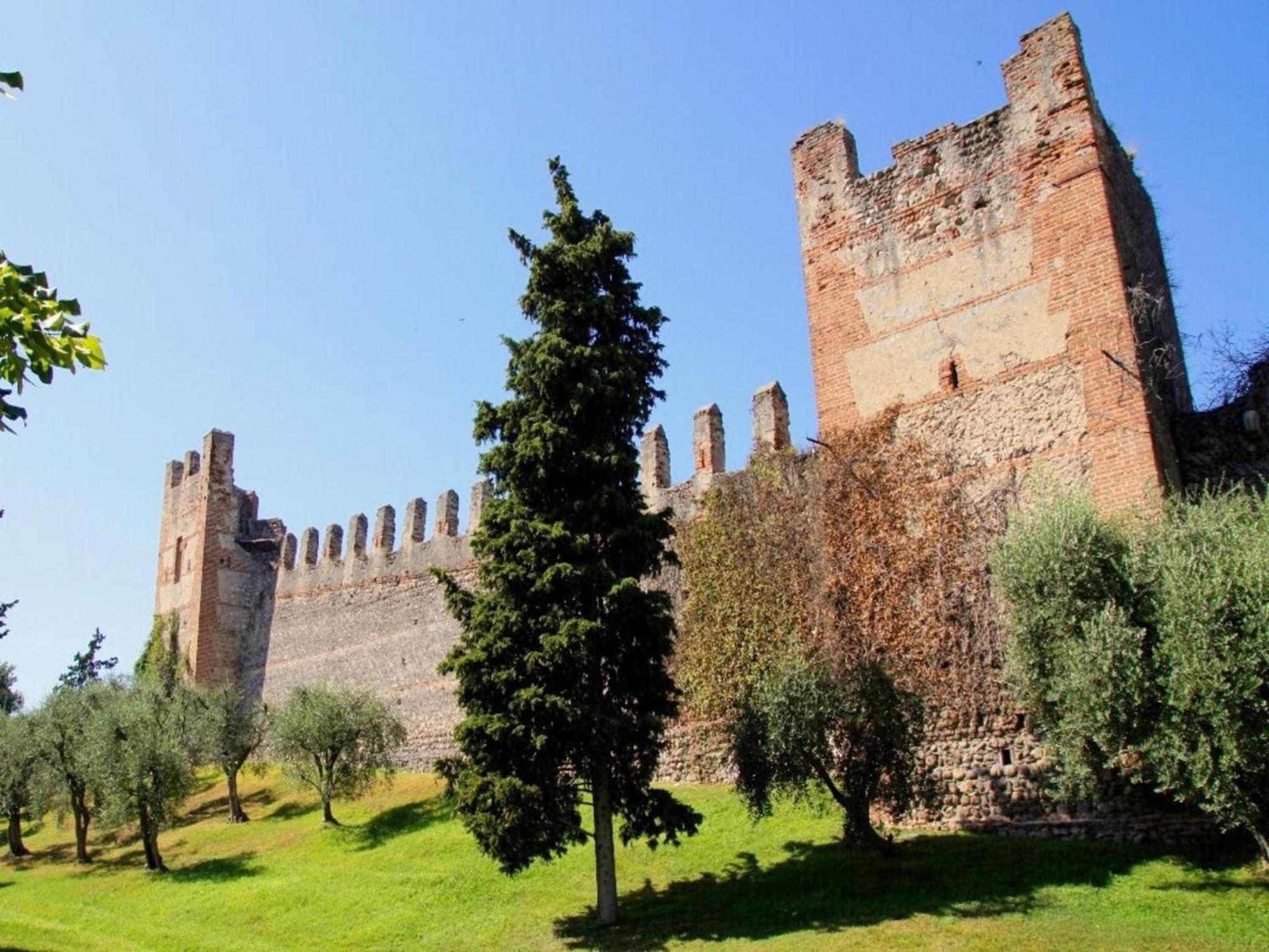Enticing Holiday Home In Lazise With Swimming Pool ภายนอก รูปภาพ