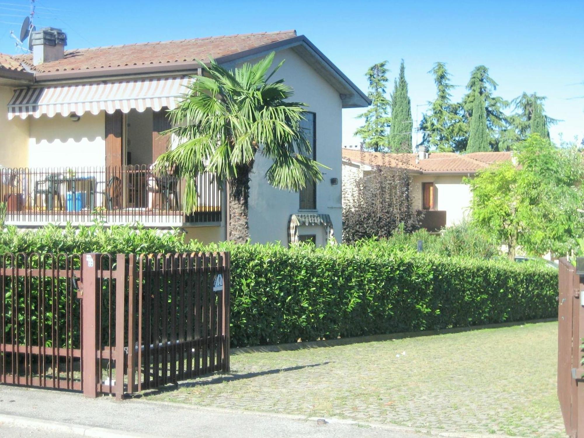 Enticing Holiday Home In Lazise With Swimming Pool ภายนอก รูปภาพ