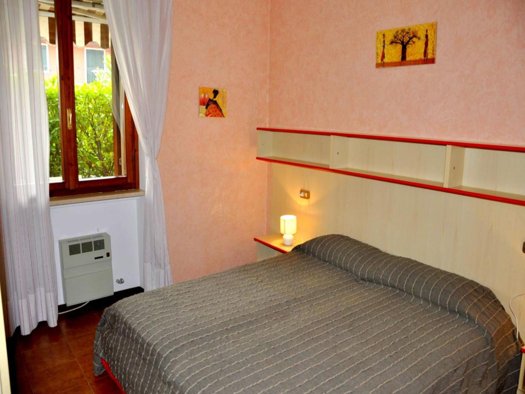 Enticing Holiday Home In Lazise With Swimming Pool ภายนอก รูปภาพ