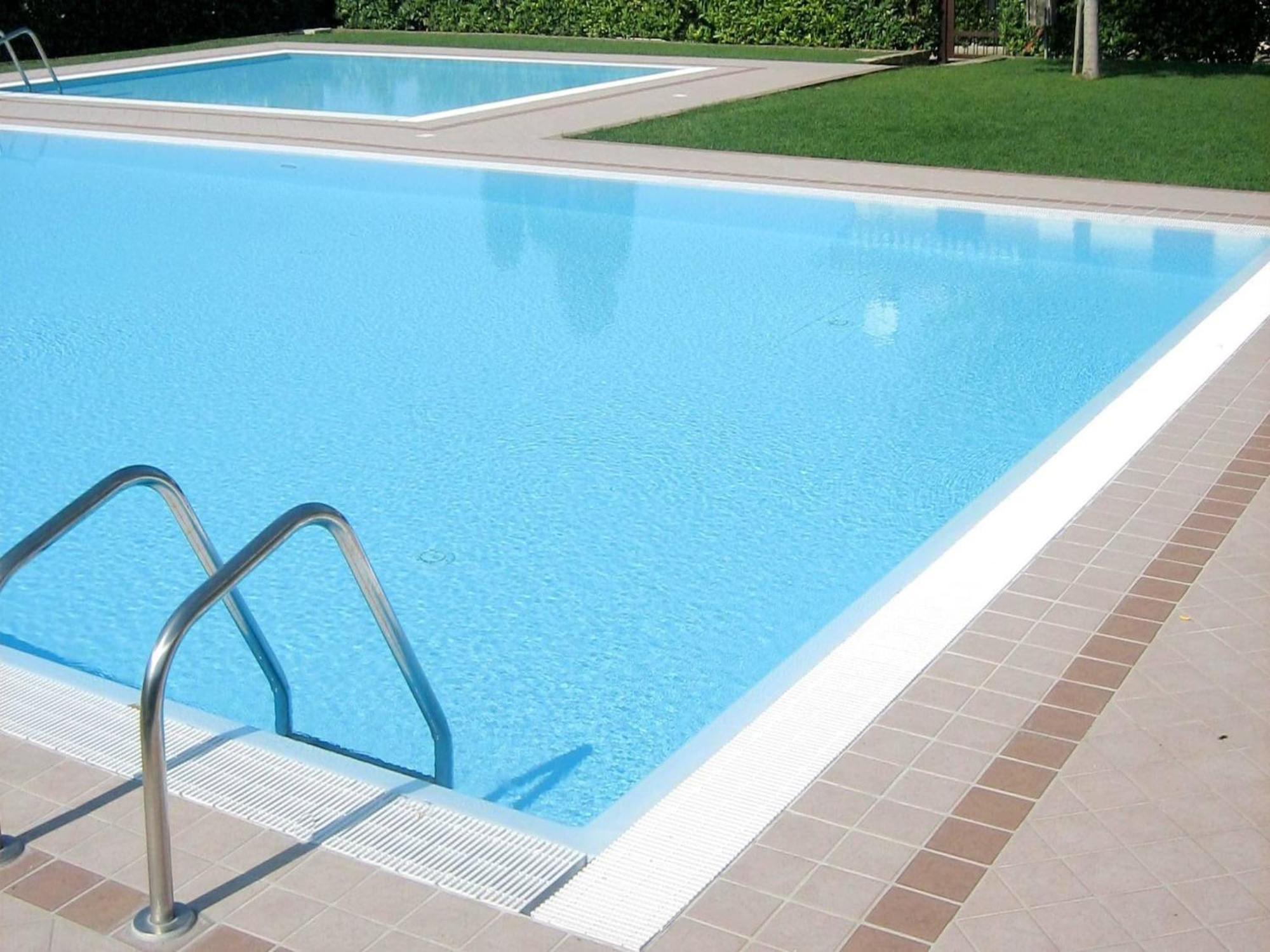 Enticing Holiday Home In Lazise With Swimming Pool ภายนอก รูปภาพ